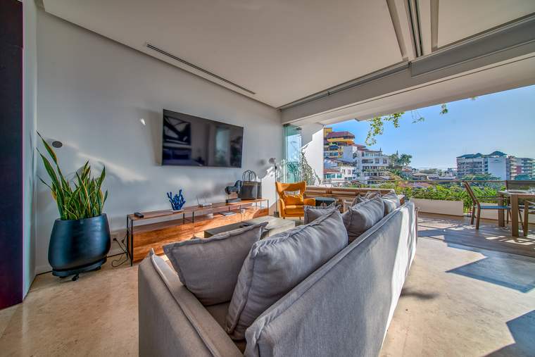 Lounge opening onto the terrace